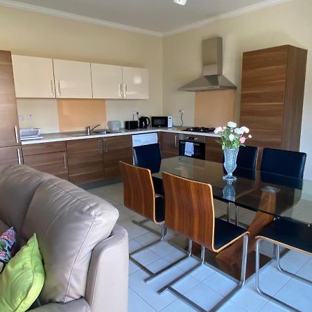 Newly Refurbished Mellieha Central Apartment Екстериор снимка